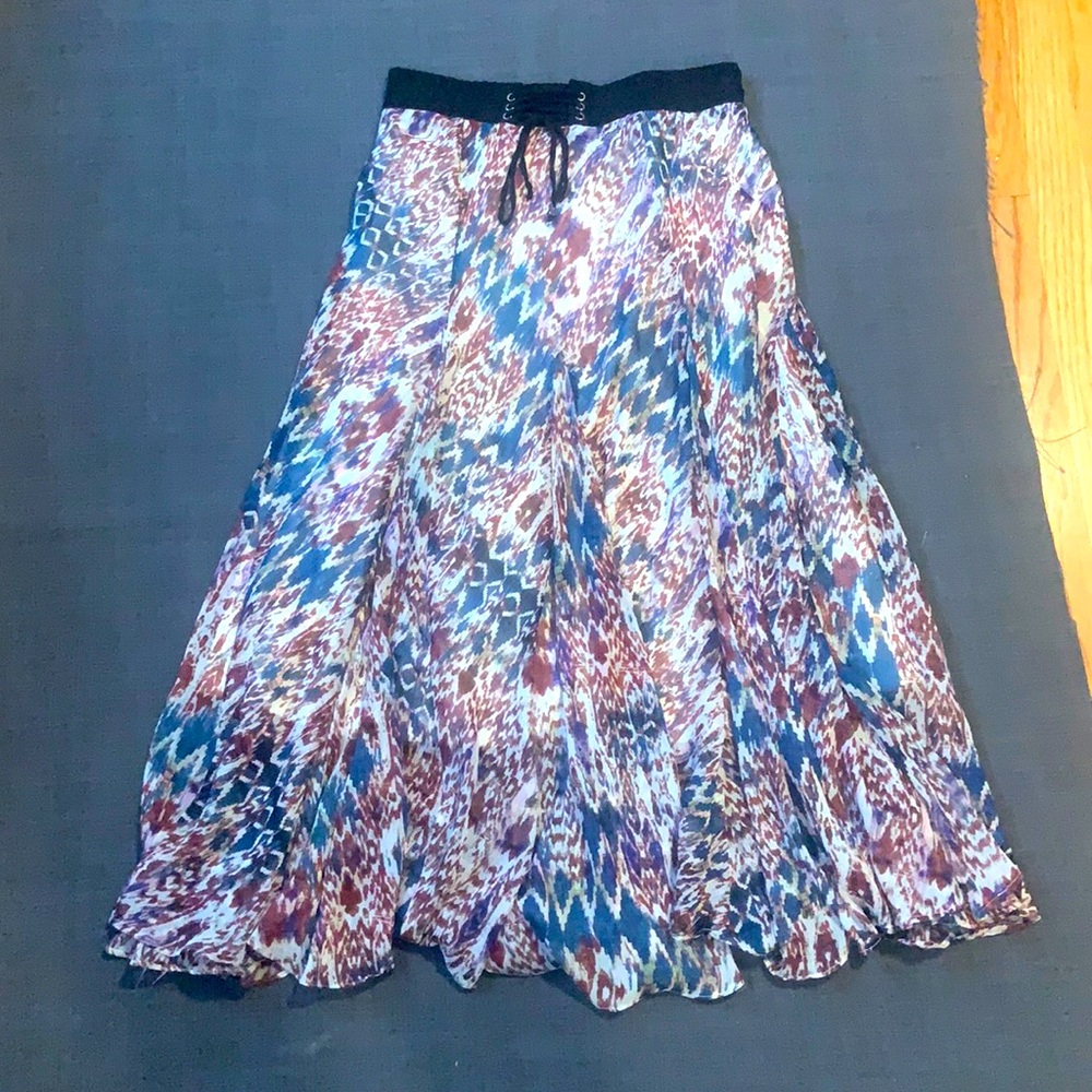 Elastic waist flowing skirt